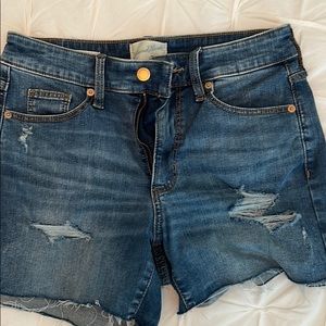 Jean shorts distressed